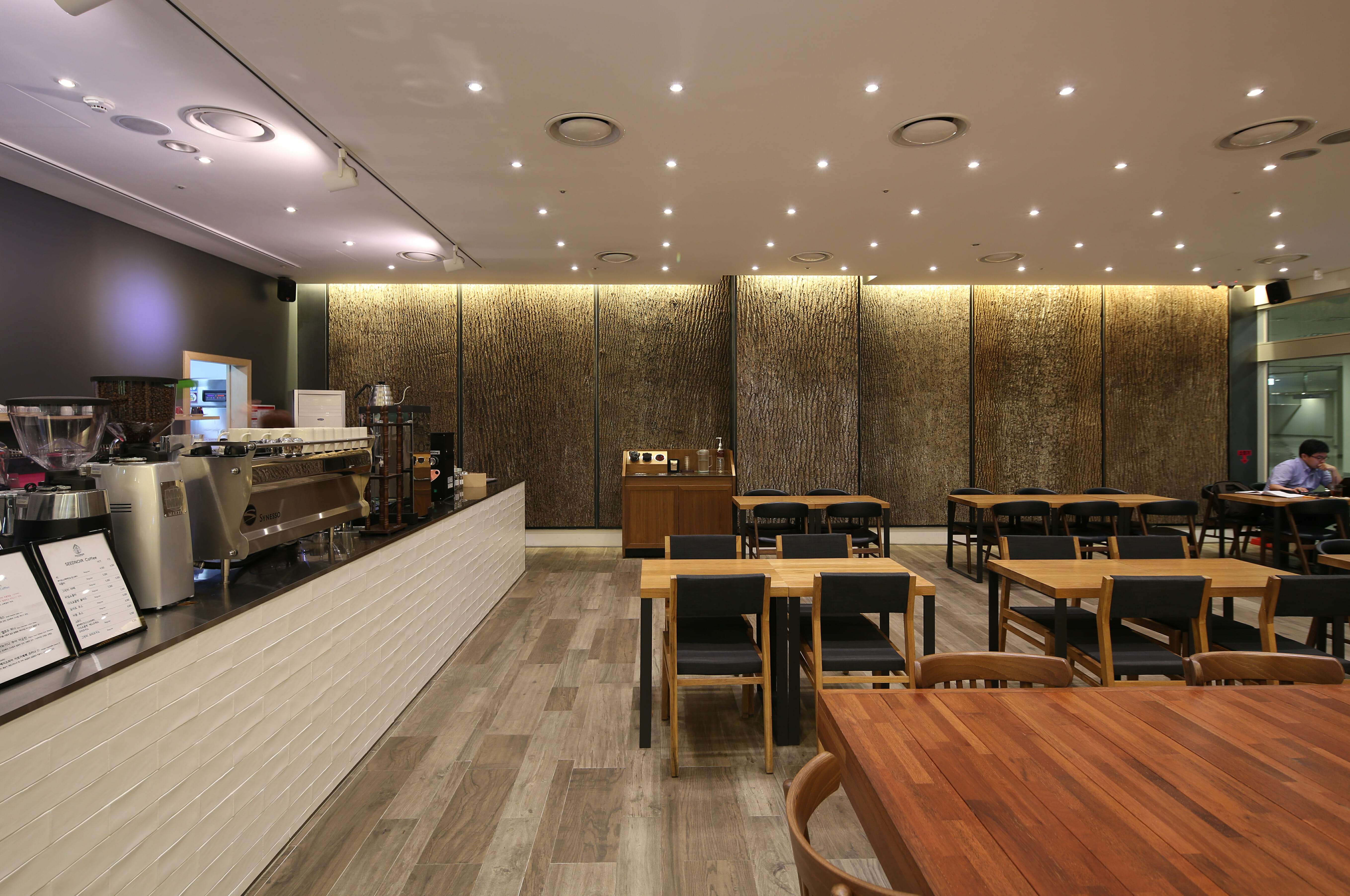 Bark House Panels in SEEDNOIR Coffee House, Seoul, South Korea