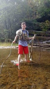 mccurry-and-8th-graders-clean-up-river-07